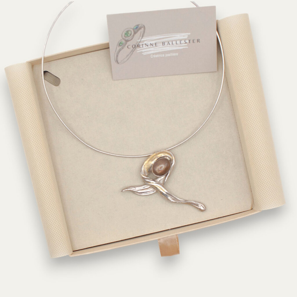 collier pierre de soleil